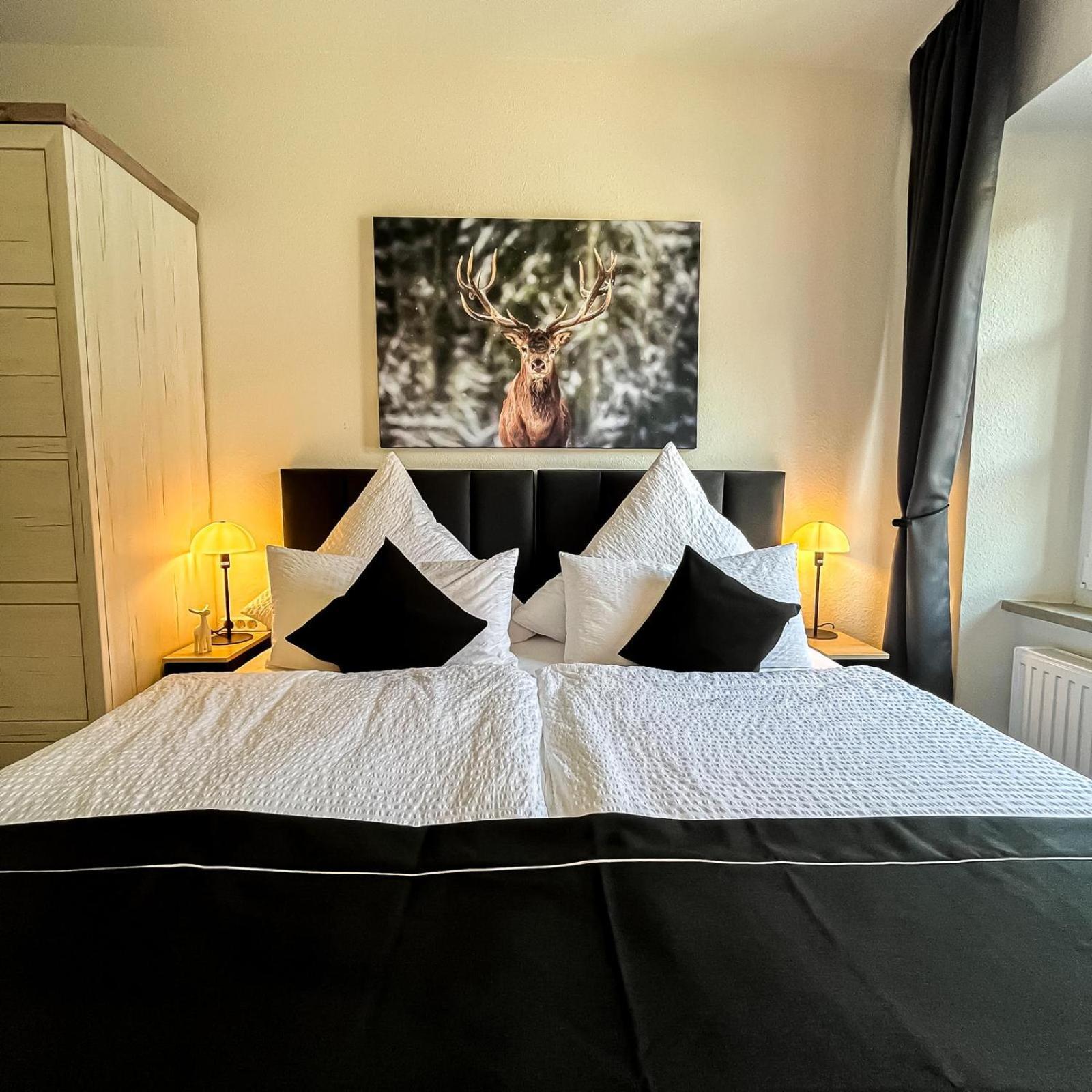 Stayzen Holz & Hirsch Deluxe Hideaway Zentral Mit Parkplatz Apartment *